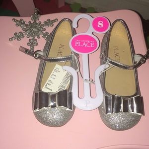 The Children's Place size 8 silver slippers